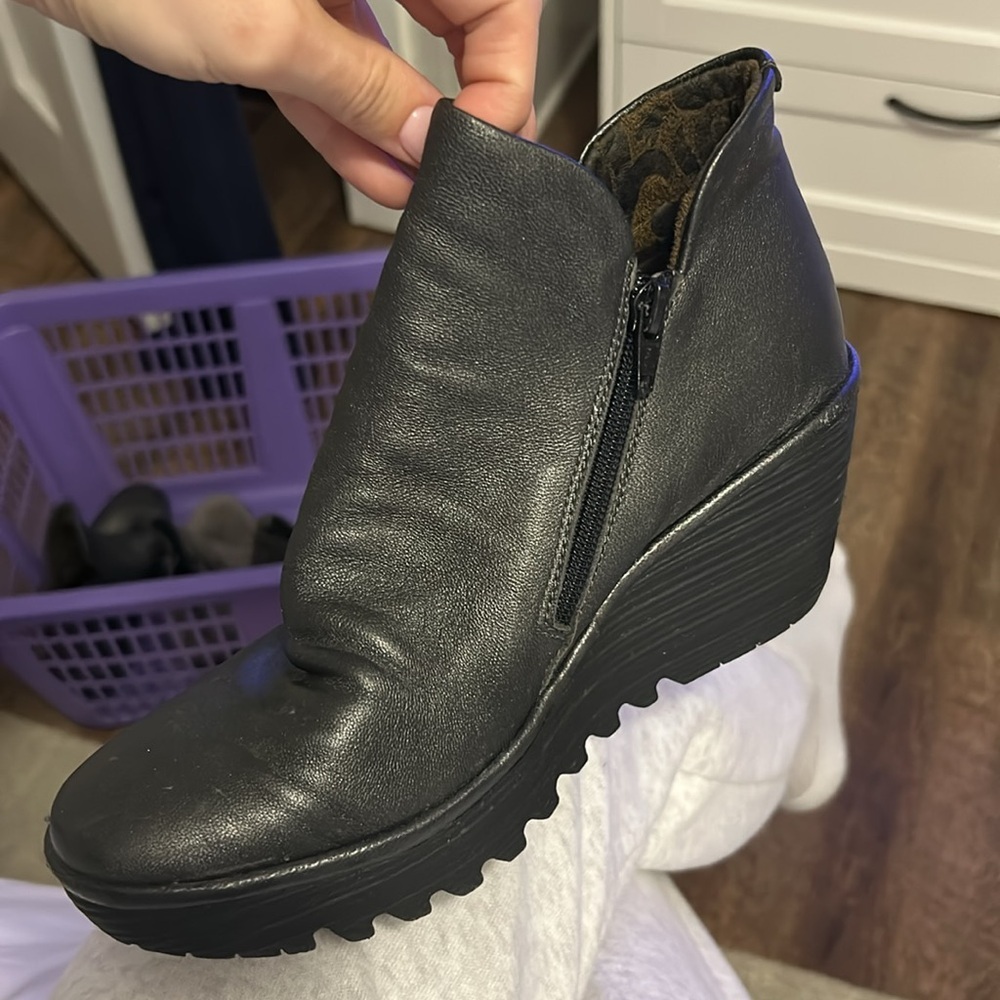 Women’s booties - Picture 2 of 4